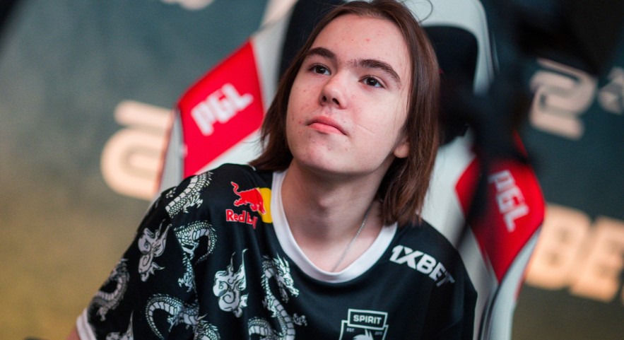 英雄联盟LPL夏季赛：FPX慢热憾负，粉丝们直称吐血